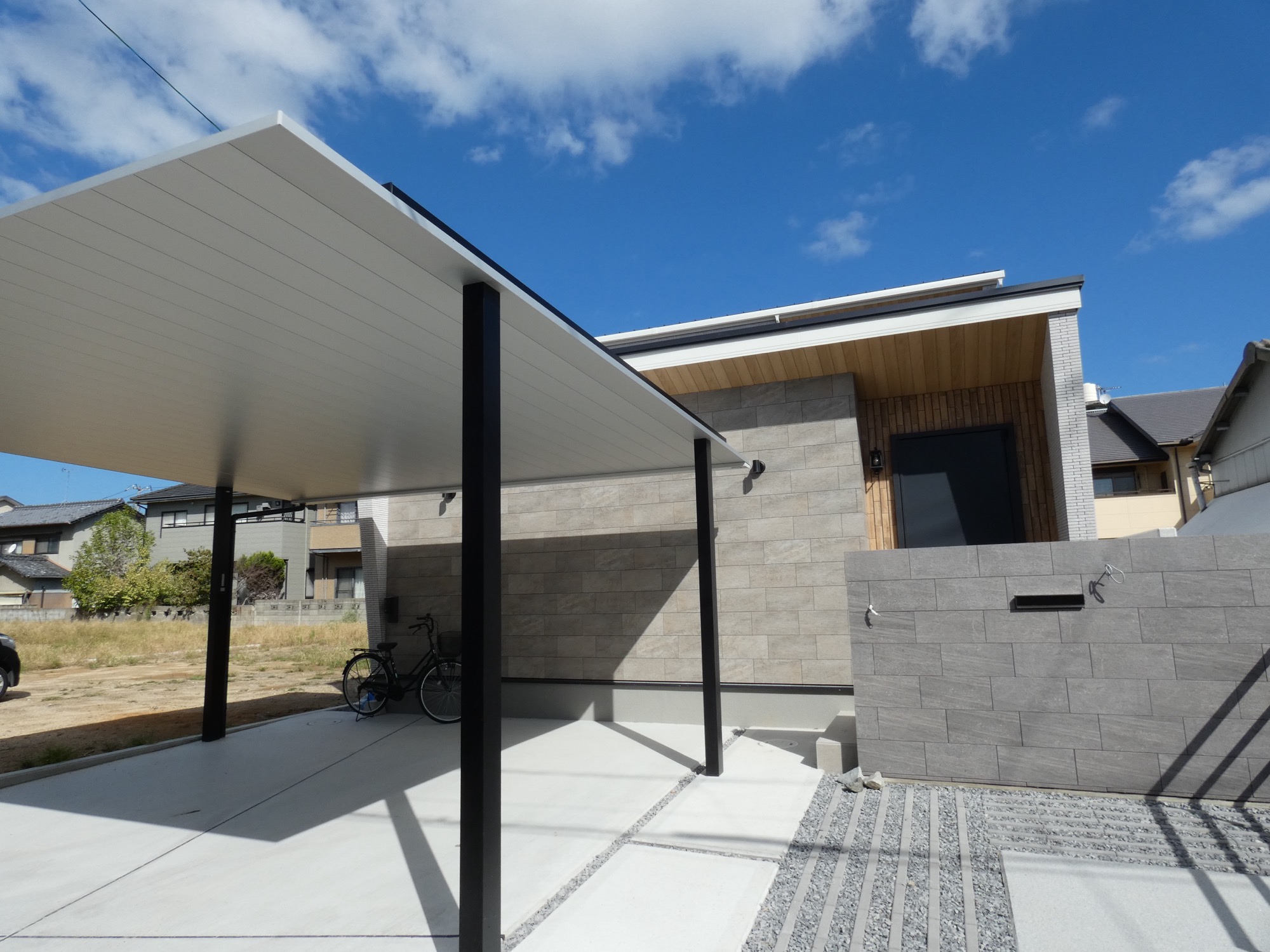 プライベート空間とシンプルな家事動線を実現