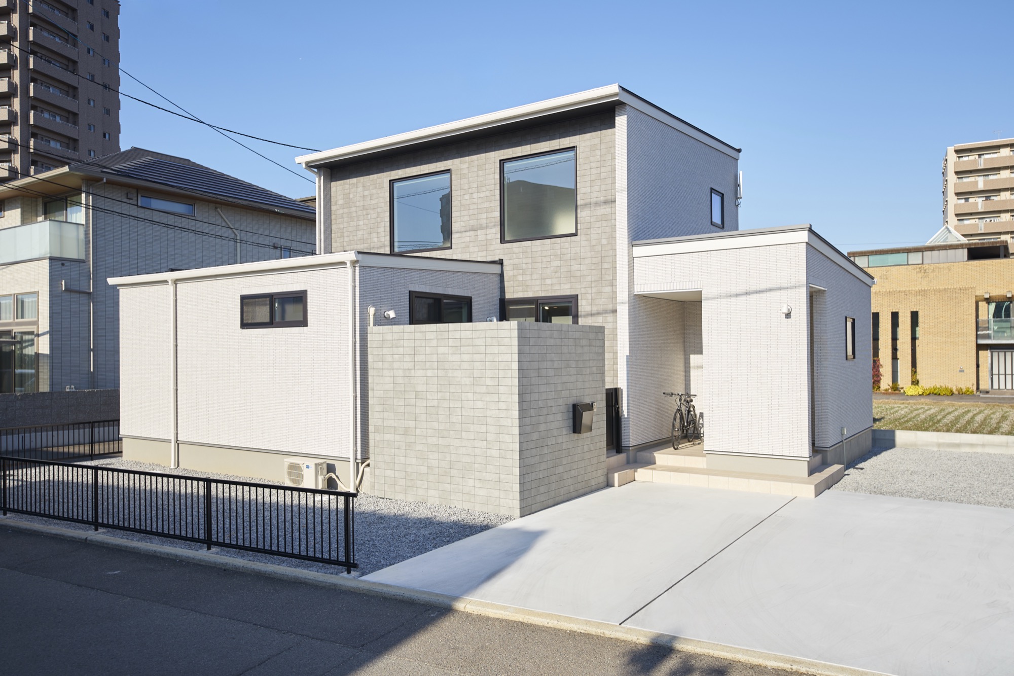 プライベートを守りつつ、シンプルな家事動線で暮らしやすい家