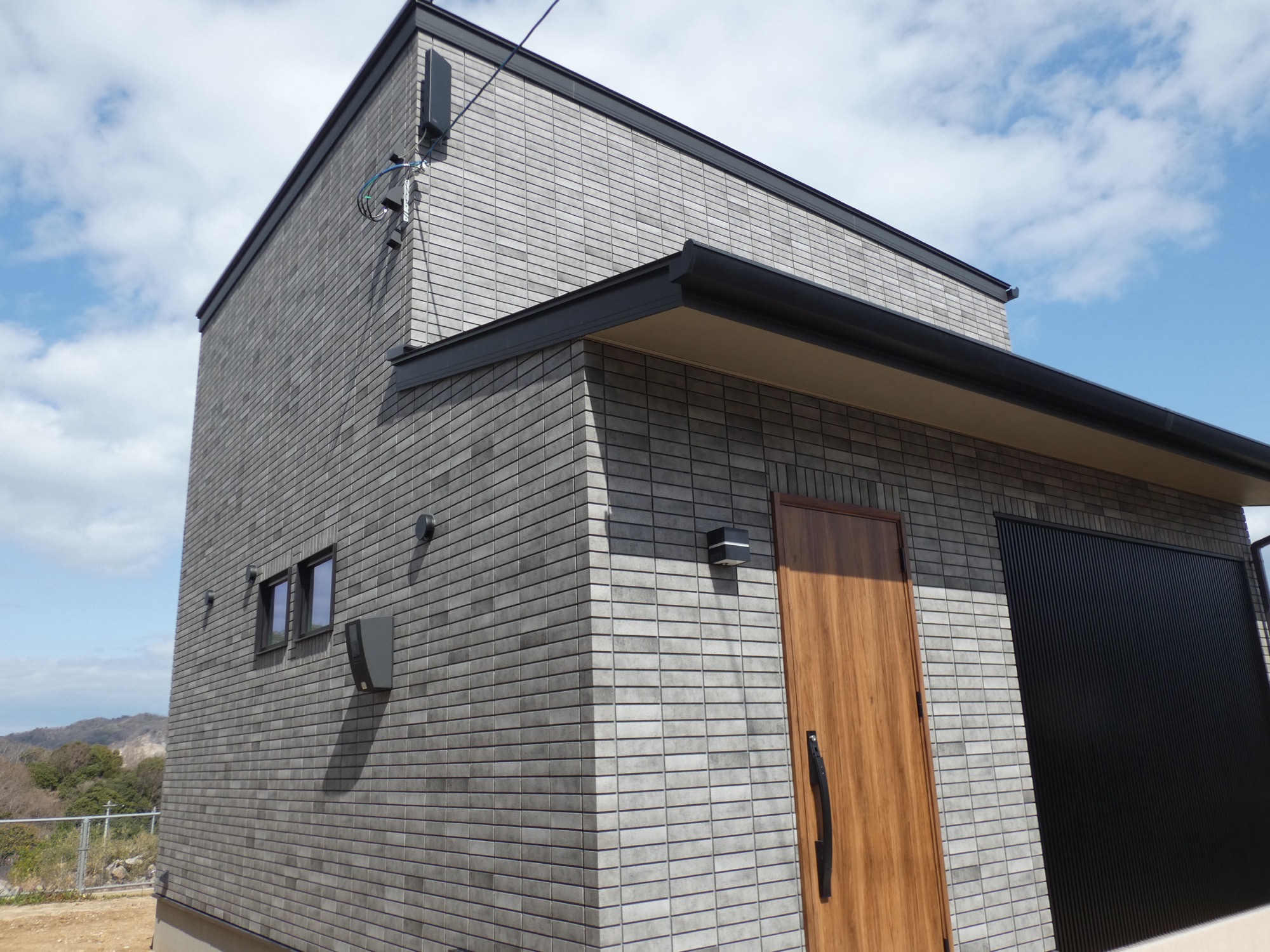 プライベートを守りつつ、シンプルな家事動線で暮らしやすい家